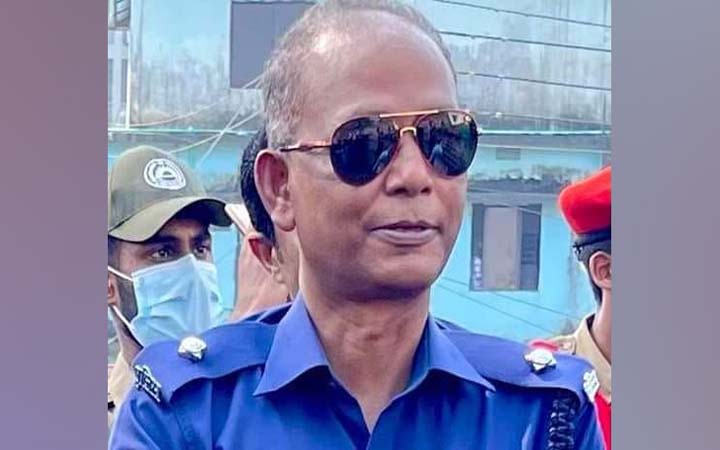 পুরুষের কপালে টিপ লাগানোর প্রতিবাদী পোস্ট: পুলিশ কর্মকর্তা ক্লোজড
